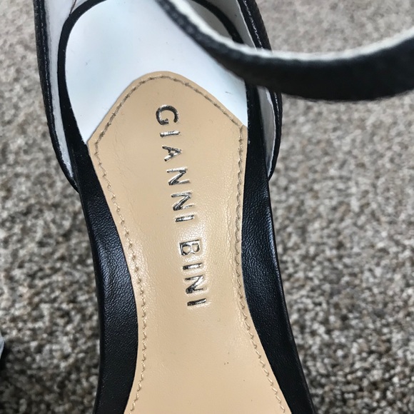 Gianni Bini Wedges - Picture 2 of 8